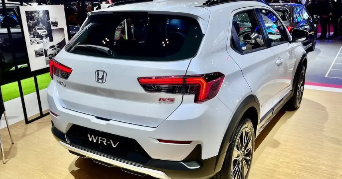 नई Honda WR-V 2025 आई तूफान बनकर! ऐसा बॉक्सी लुक और धांसू फीचर्स देख लोग बोले – ये तो सपनों की SUV है!